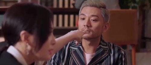 吃瓜八卦娱乐圈直播,揭秘明星幕后故事，吃瓜群众狂欢盛宴  第1张